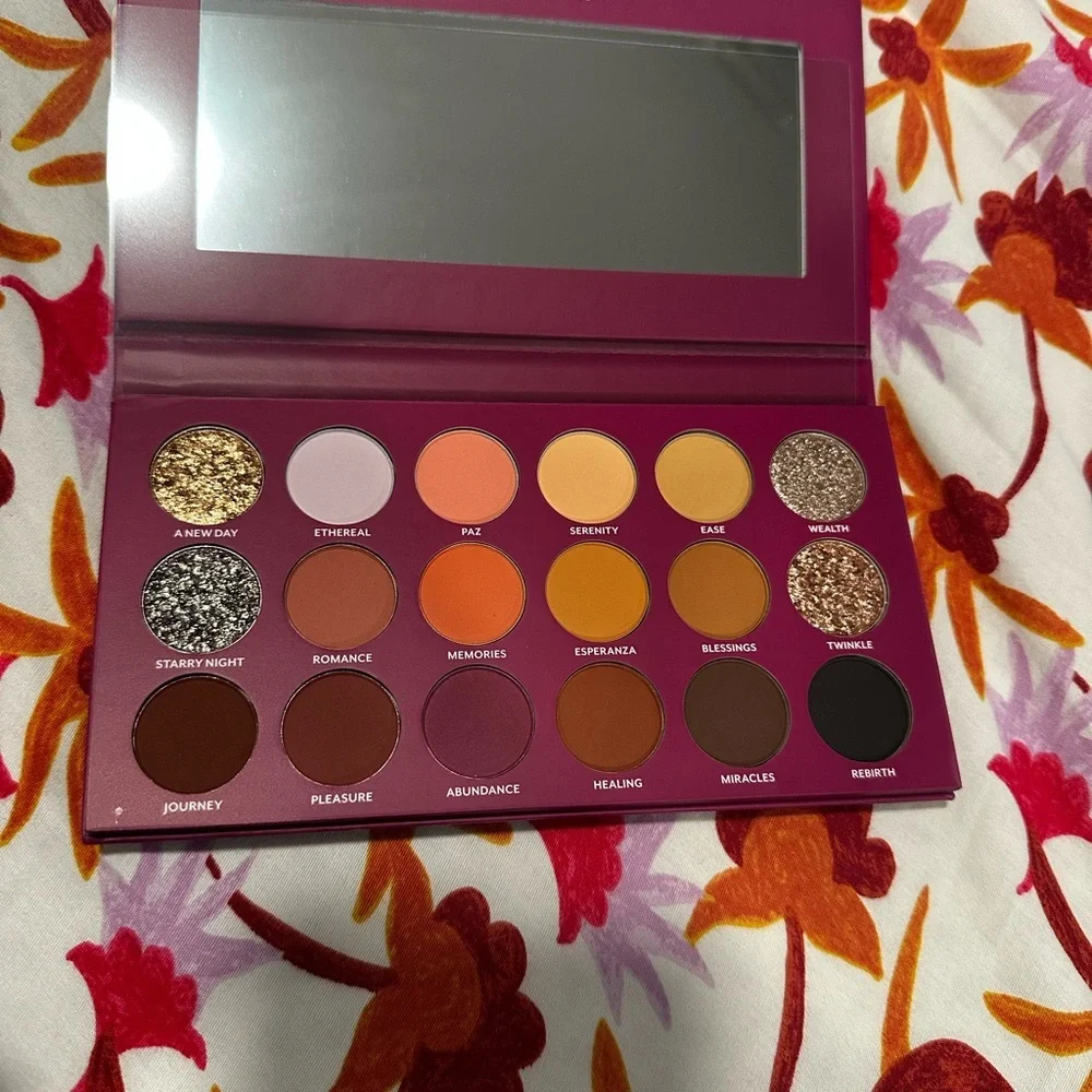 Midnight Deseos Eyeshadow Palette